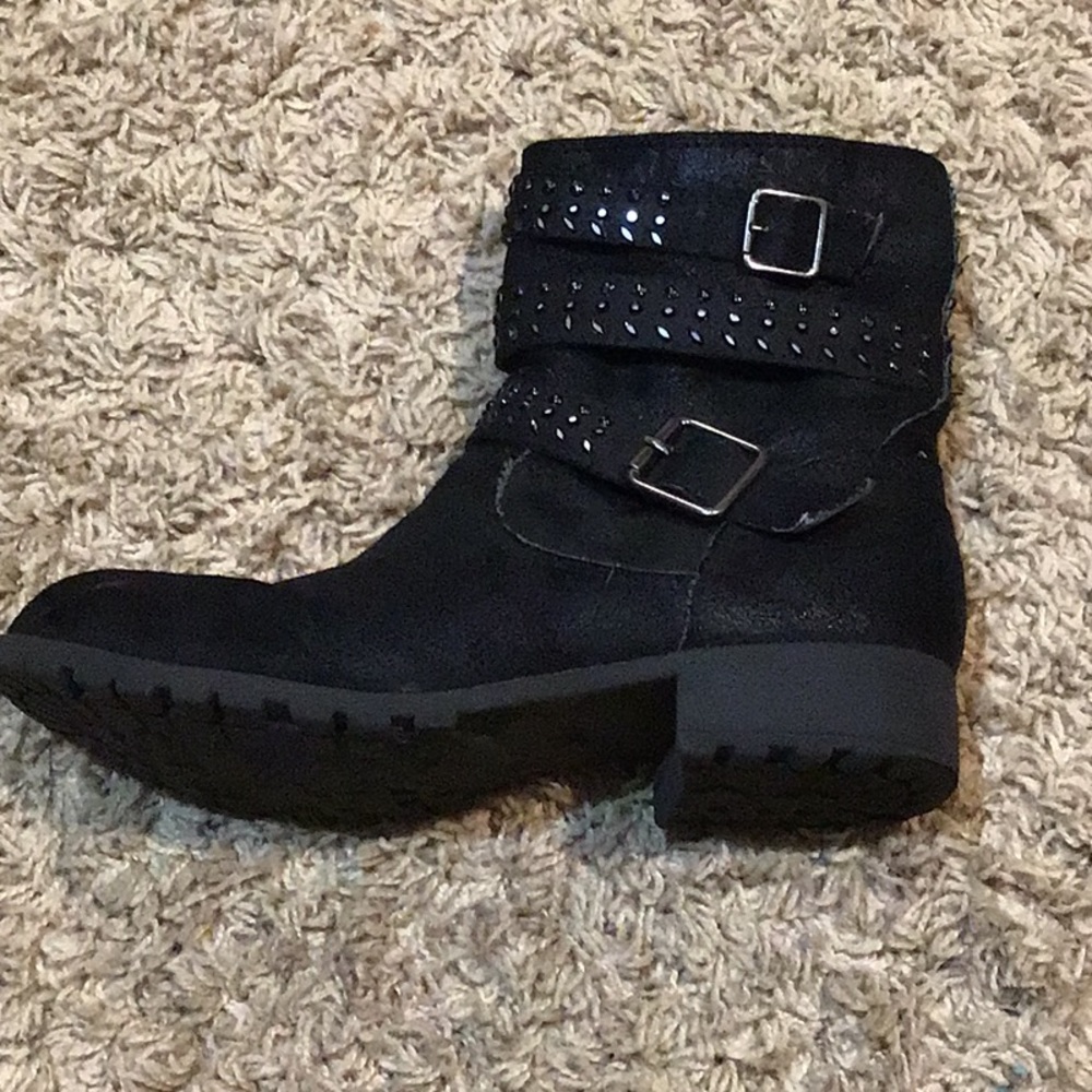 Boots - Picture 2 of 4